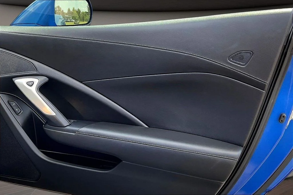 Used 2019 Blue Chevrolet Stingray image 27