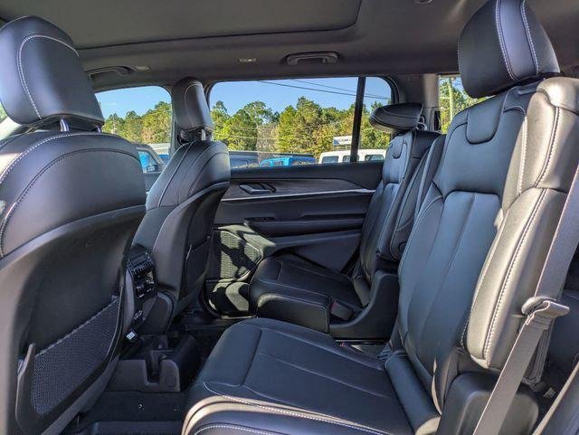 New 2025 Velvet Red Pearl-Coat Exterior Paint Jeep Limited image 36