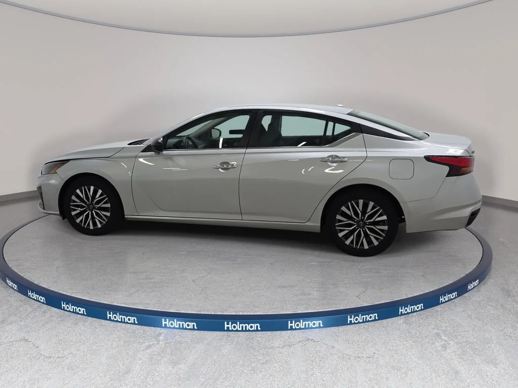 Used 2024 Brilliant Silver Metallic Nissan 2.5 SV image 9