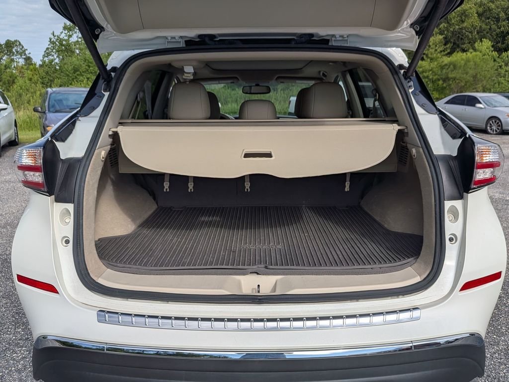 Used 2018 White Nissan Platinum image 29
