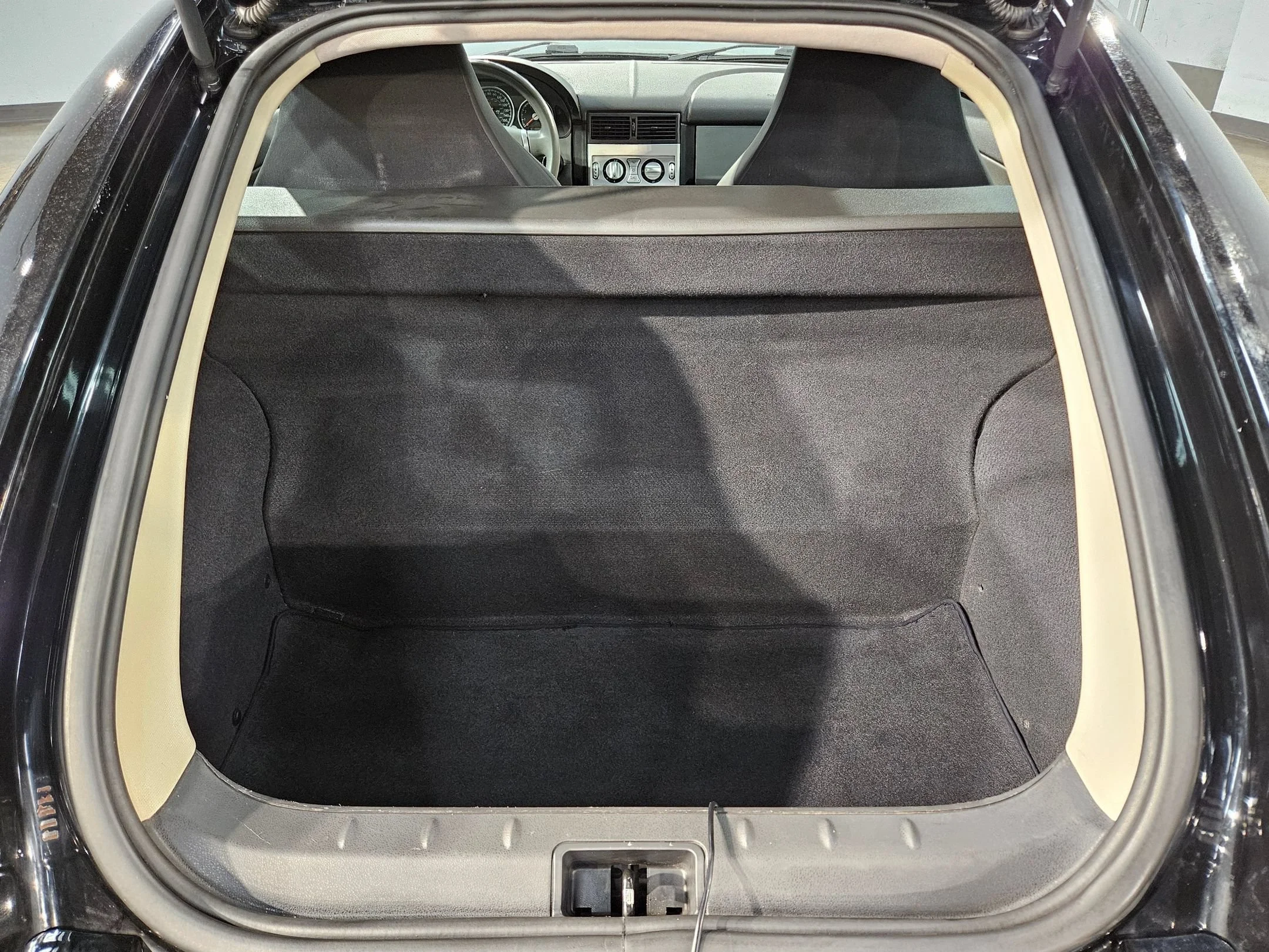 Used 2004 Black Chrysler  image 22