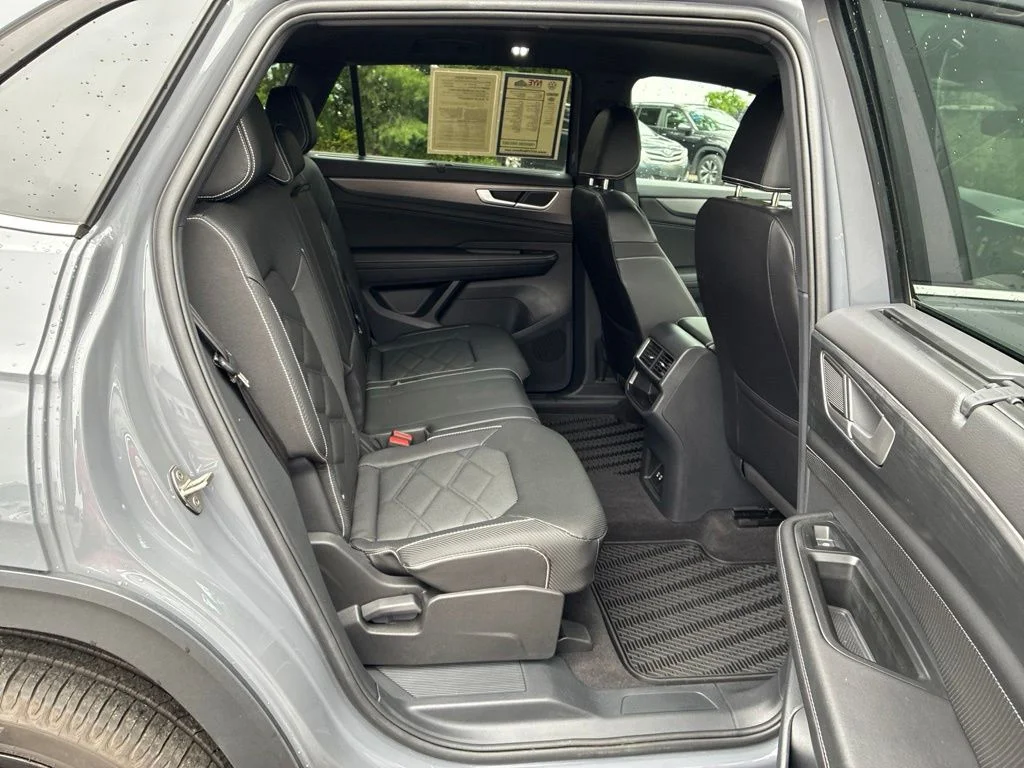 Used 2024  Volkswagen 2.0T SE w/Technology image 59
