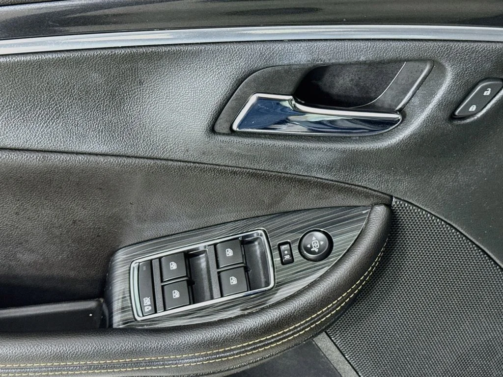 Used 2018 Blue Velvet Metallic Chevrolet LT image 21
