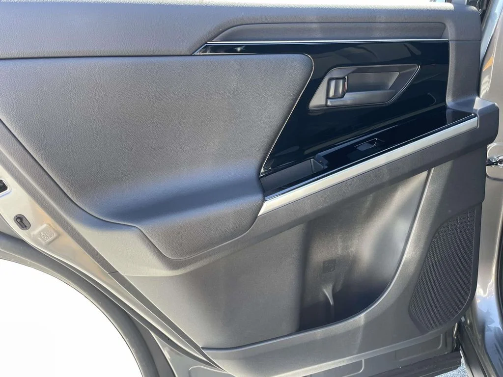 Used 2025 Heavy Metal Toyota XLE image 3
