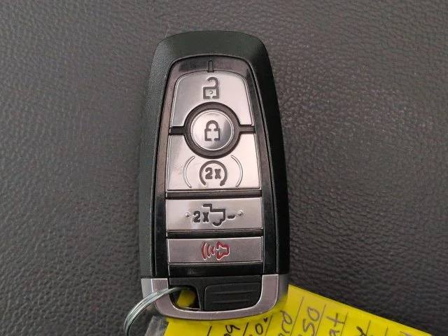 Used 2025 Gray Metallic Ford Lariat image 32