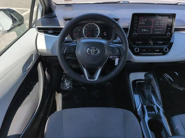Used 2020 White Toyota SE image 15