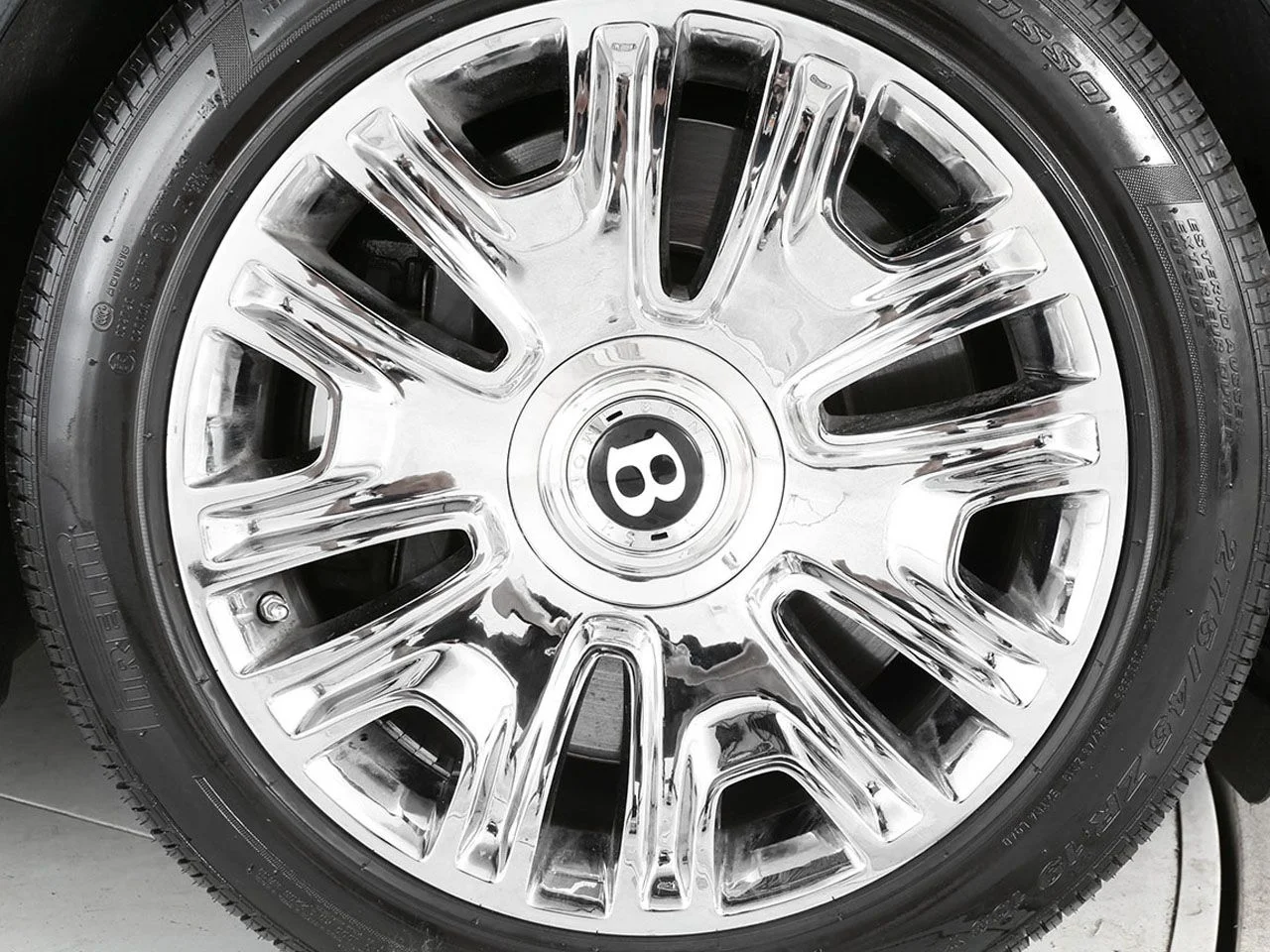 Used 2014 Black Bentley Base image 6