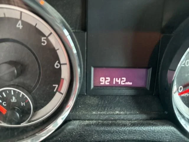 Used 2019 Black Onyx Crystal Pearlcoat Dodge SXT image 4