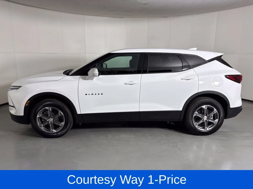 Used 2026 White Chevrolet LT image 6