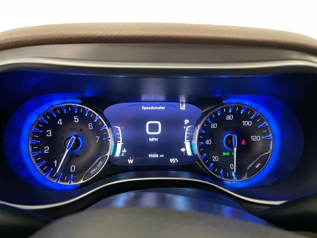 Used 2019 Brilliant Black Crystal Pearl Coat Chrysler Limited image 11