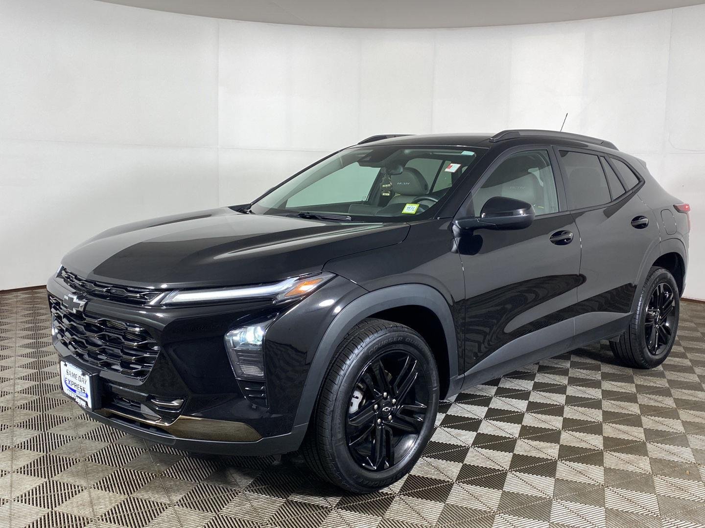 Used 2025 Mosaic Black Metallic Chevrolet ACTIV image 17