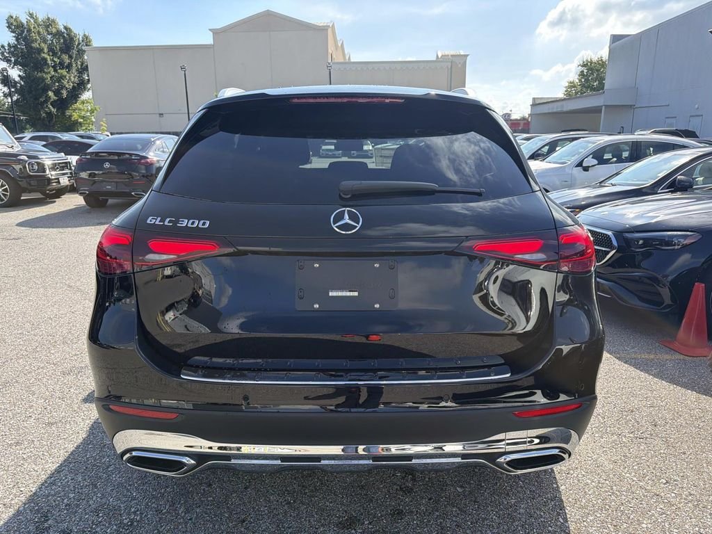 New 2027 Black Mercedes-Benz GLC 300 image 4