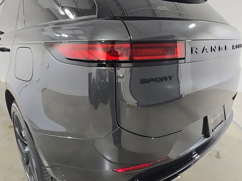 New 2026 Carpathian Grey Land Rover Dynamic SE image 24