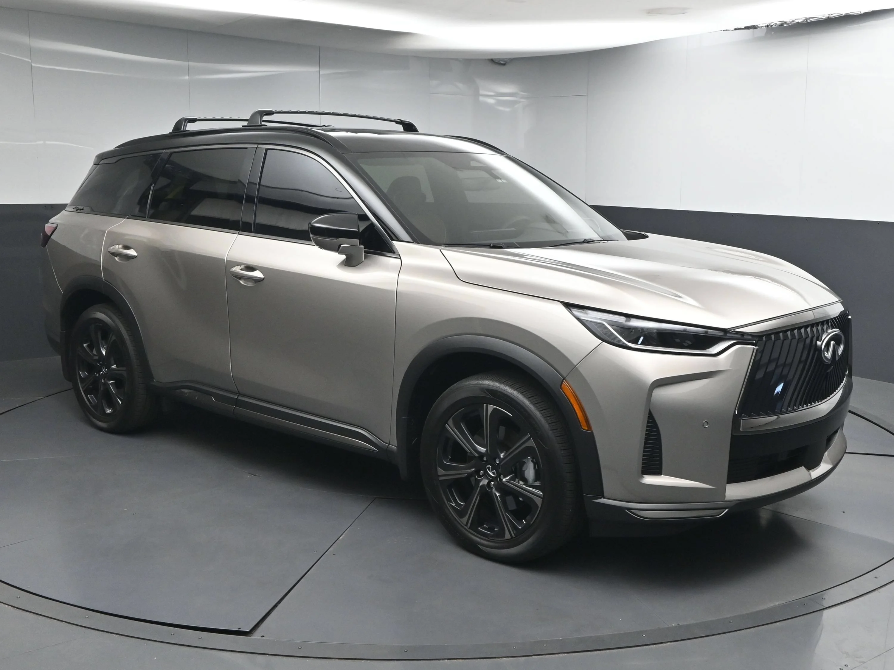 Used 2026 Warm Titanium/Black Obsidian INFINITI AUTOGRAPH image 1