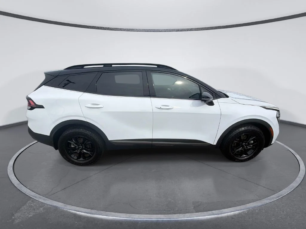 Used 2023 White Kia X-Pro Prestige image 8