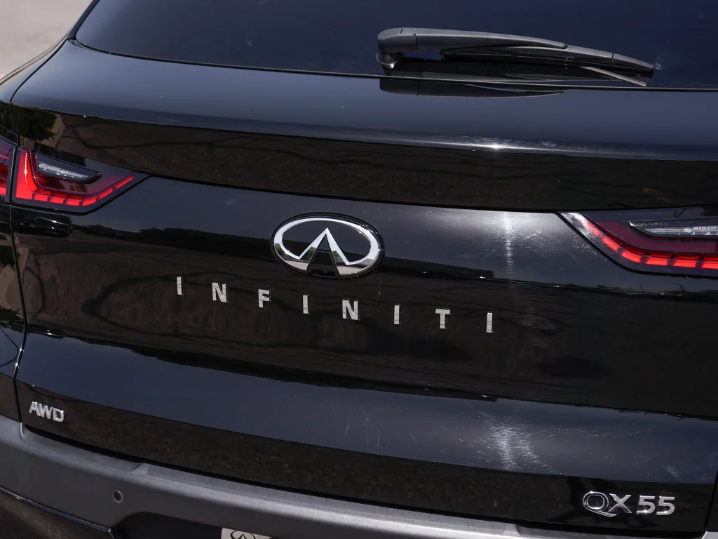 Used 2024 Black Obsidian INFINITI LUXE image 11