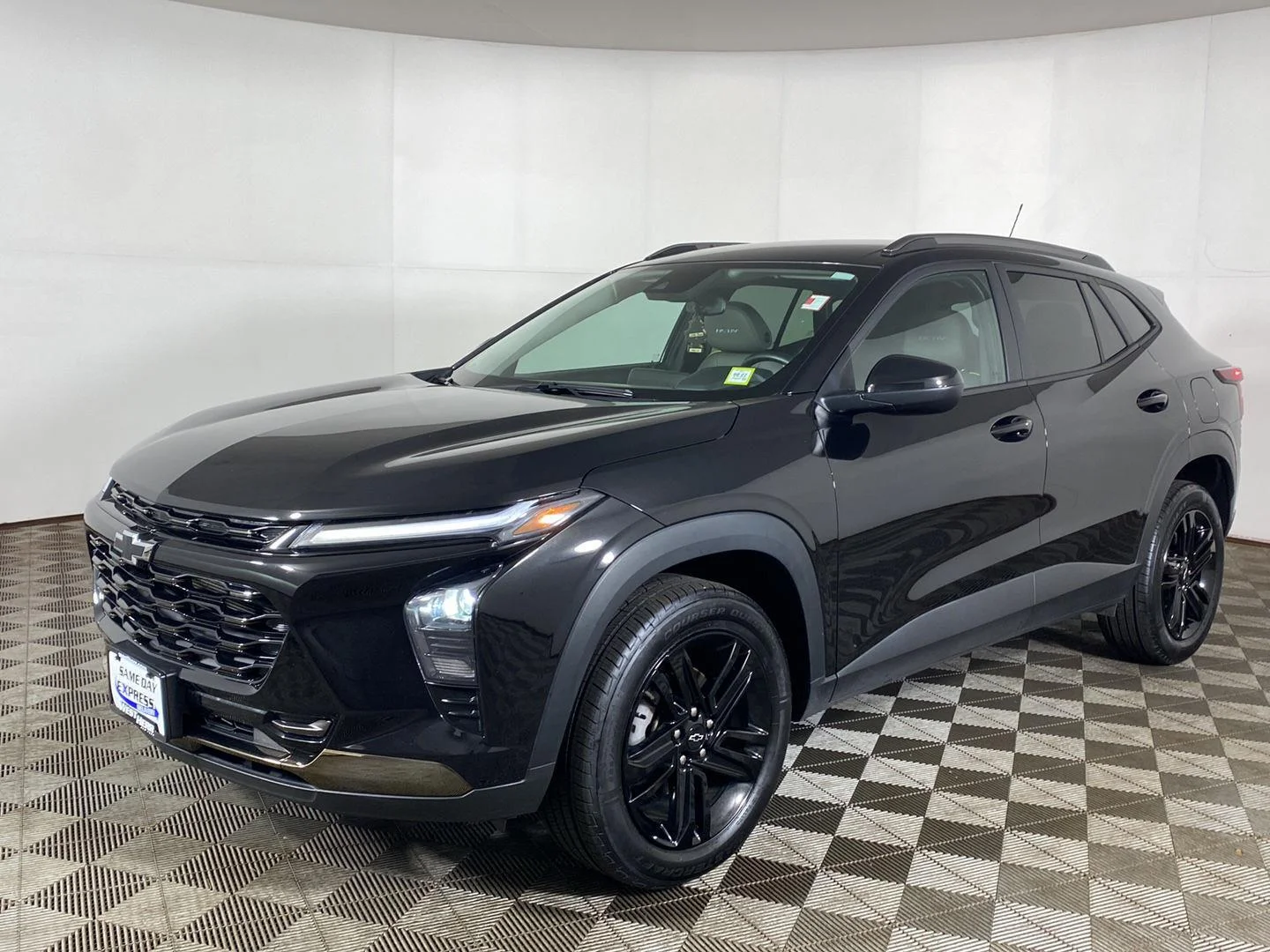 Used 2025 Mosaic Black Metallic Chevrolet ACTIV image 17