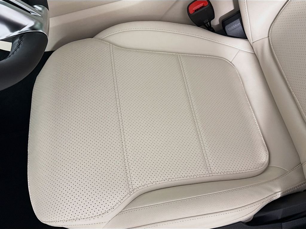 Used 2026 Verde Silver Metallic Mercedes-Benz GLC 300 image 19