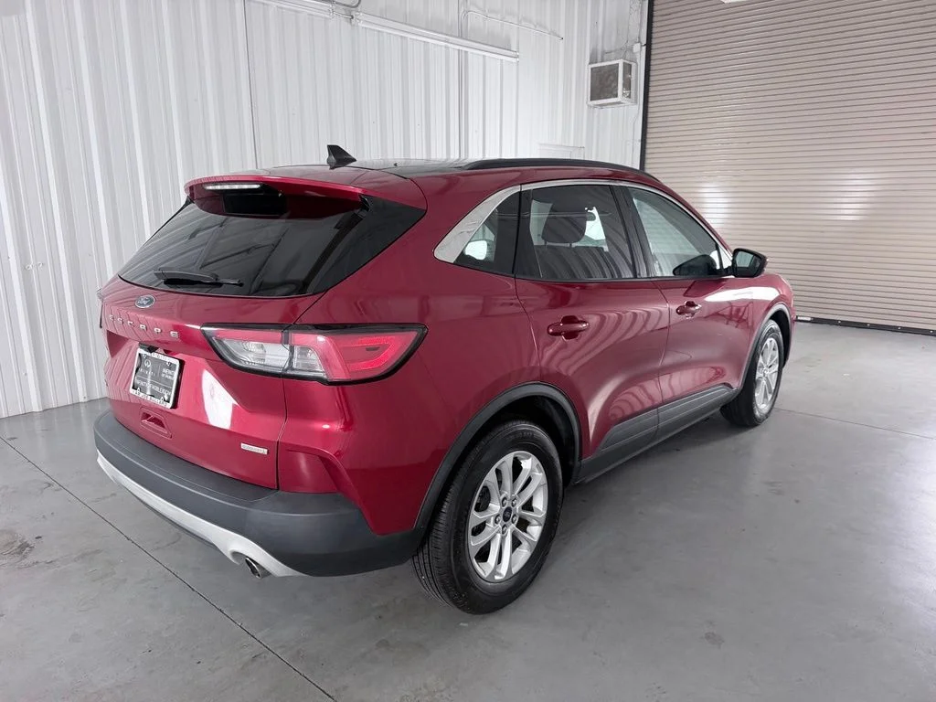 Used 2020 Red Ford SE image 5