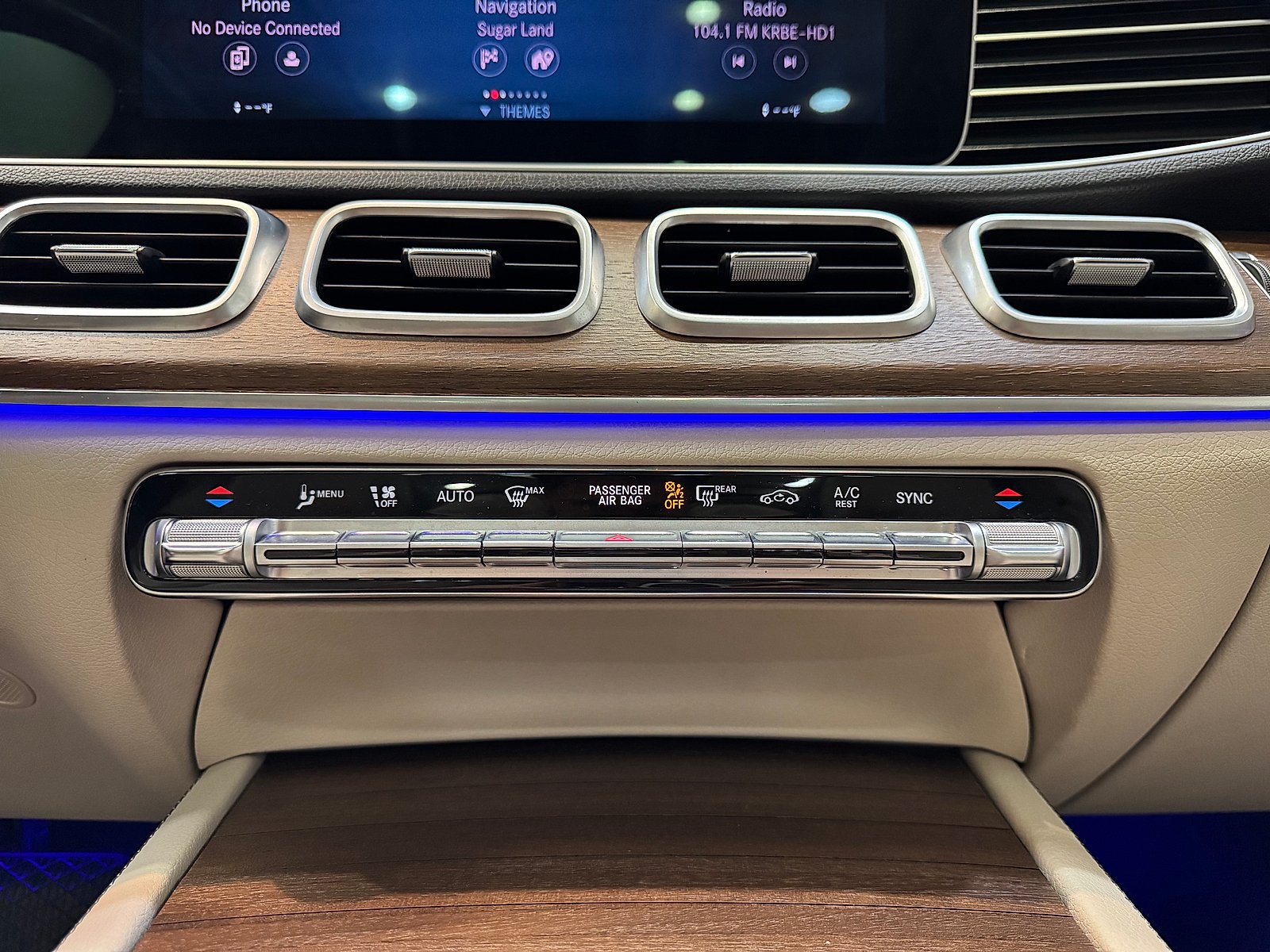 Certified Used 2022 Lunar Blue Metallic Mercedes-Benz 4MATIC® image 13