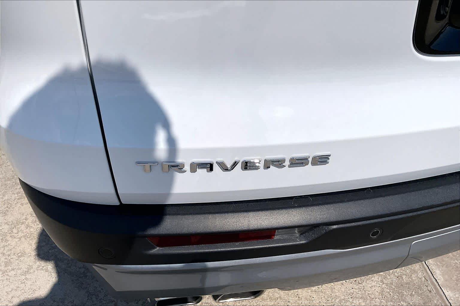 Used 2025 Summit White Chevrolet LT image 10