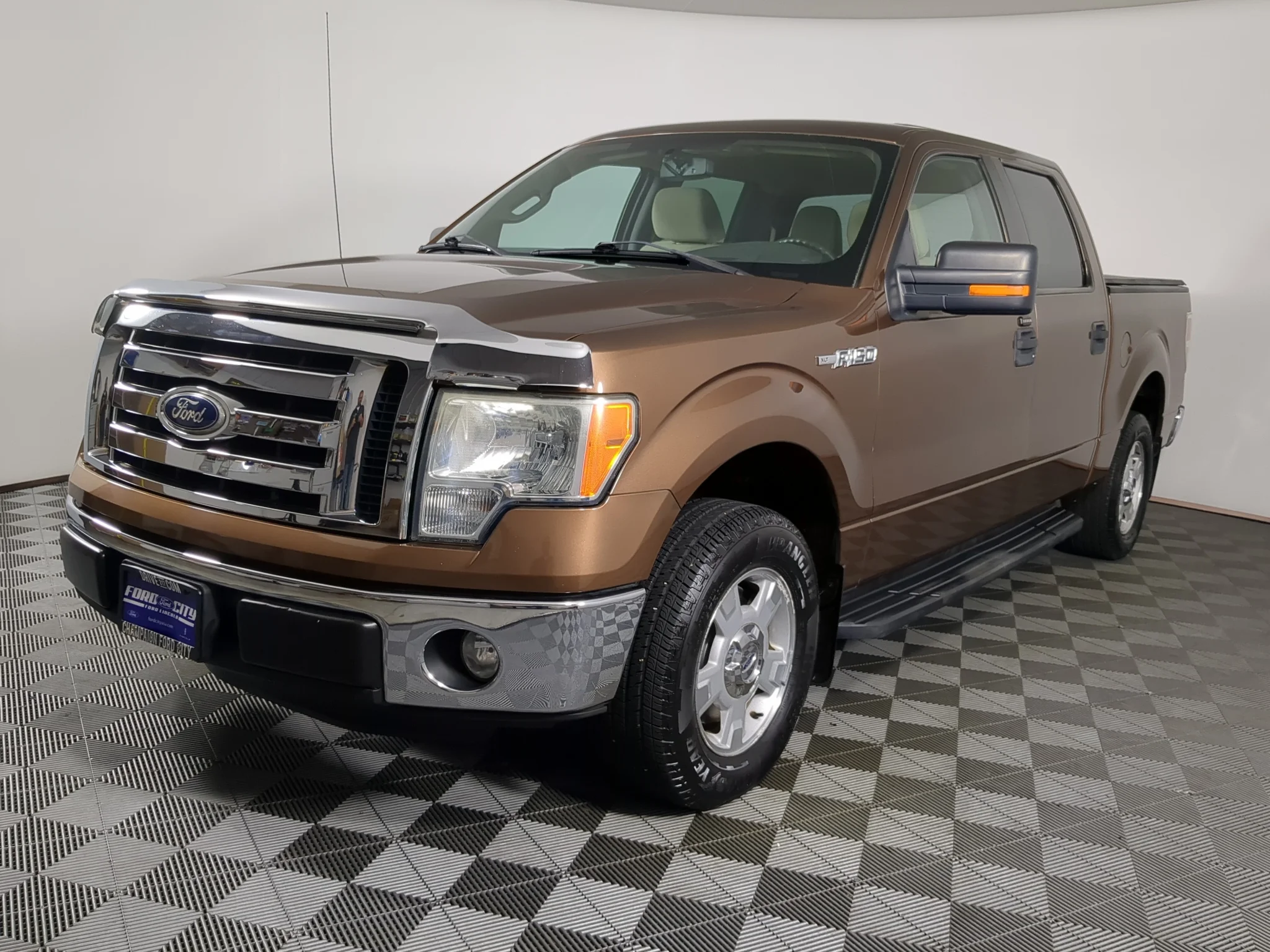 Used 2011 Golden Bronze Metallic Ford XLT image 5