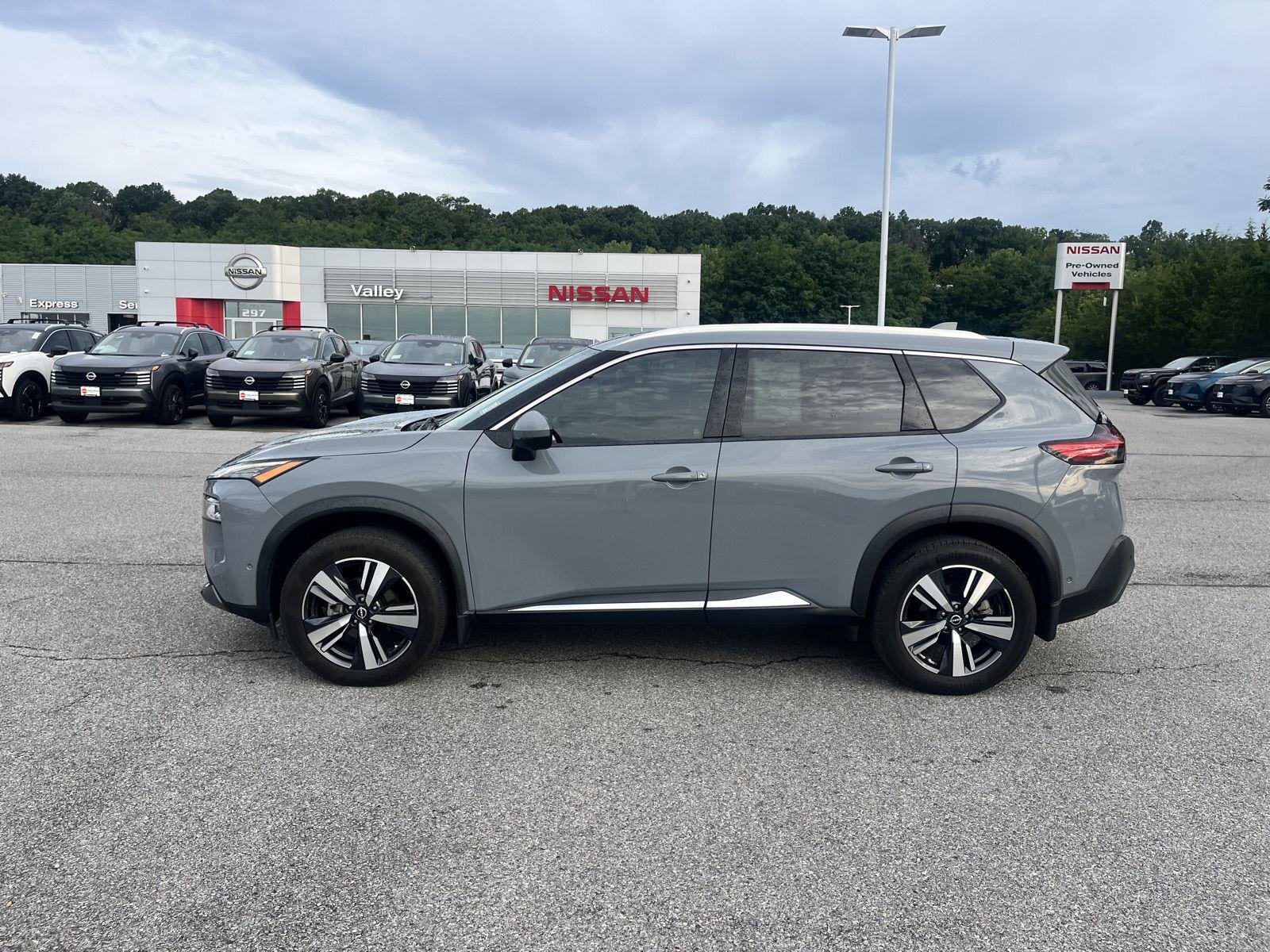 Used 2023 Boulder Gray Pearl Nissan SL image 4