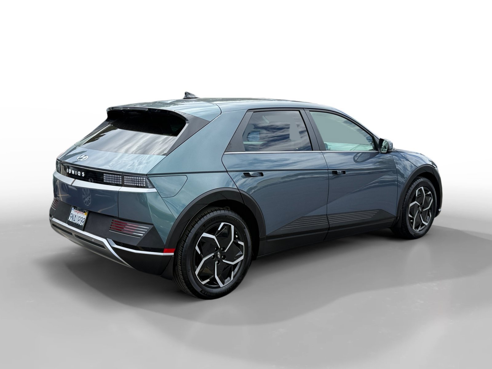 Certified Used 2024 Teal Hyundai SE image 5