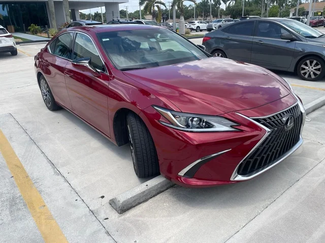 2025 Lexus ES 300h Luxury
