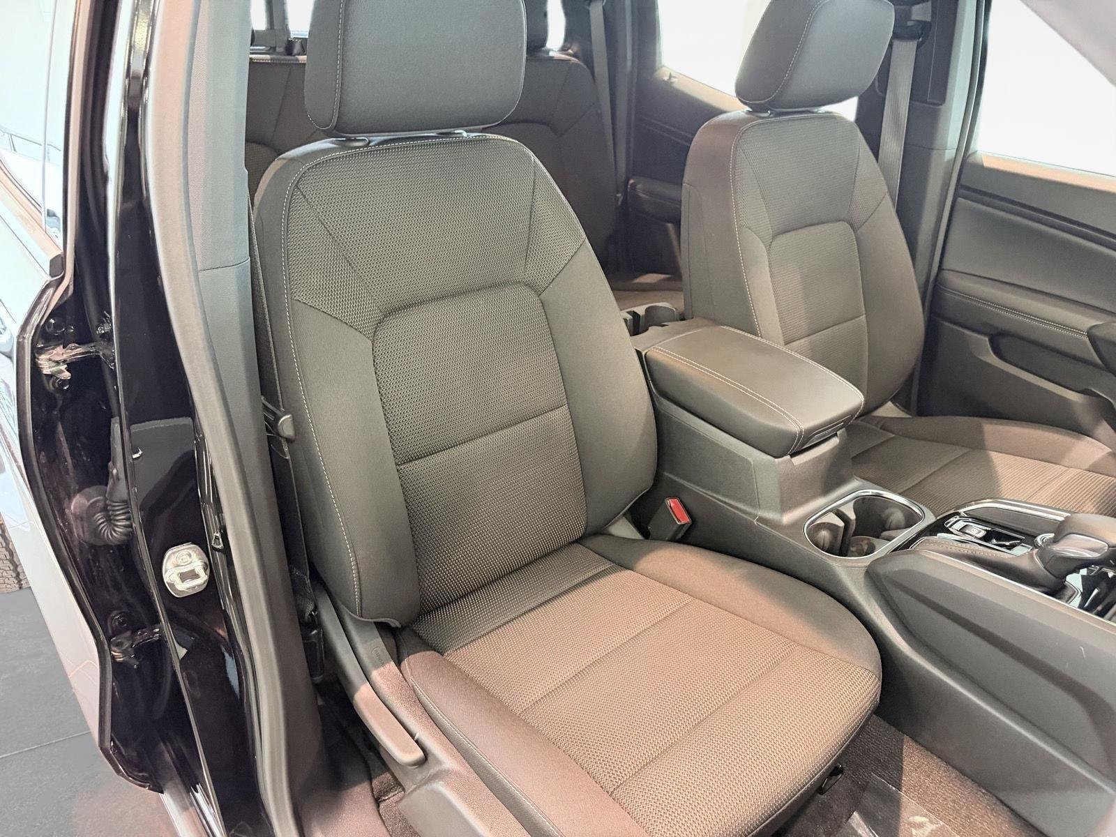 Used 2025 Onyx Black GMC Elevation image 31