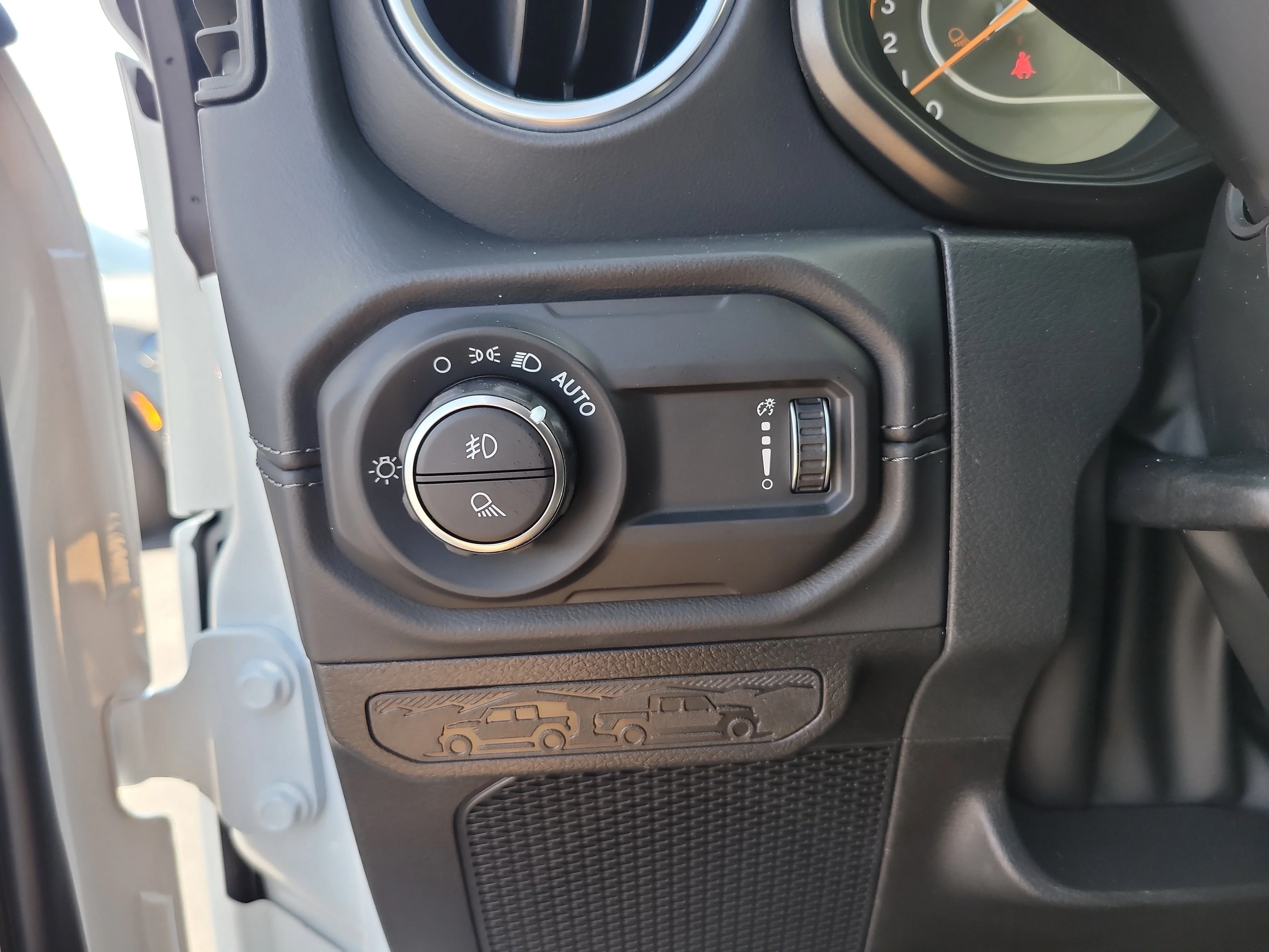 New 2026 Bright White Clearcoat Jeep Sahara image 21
