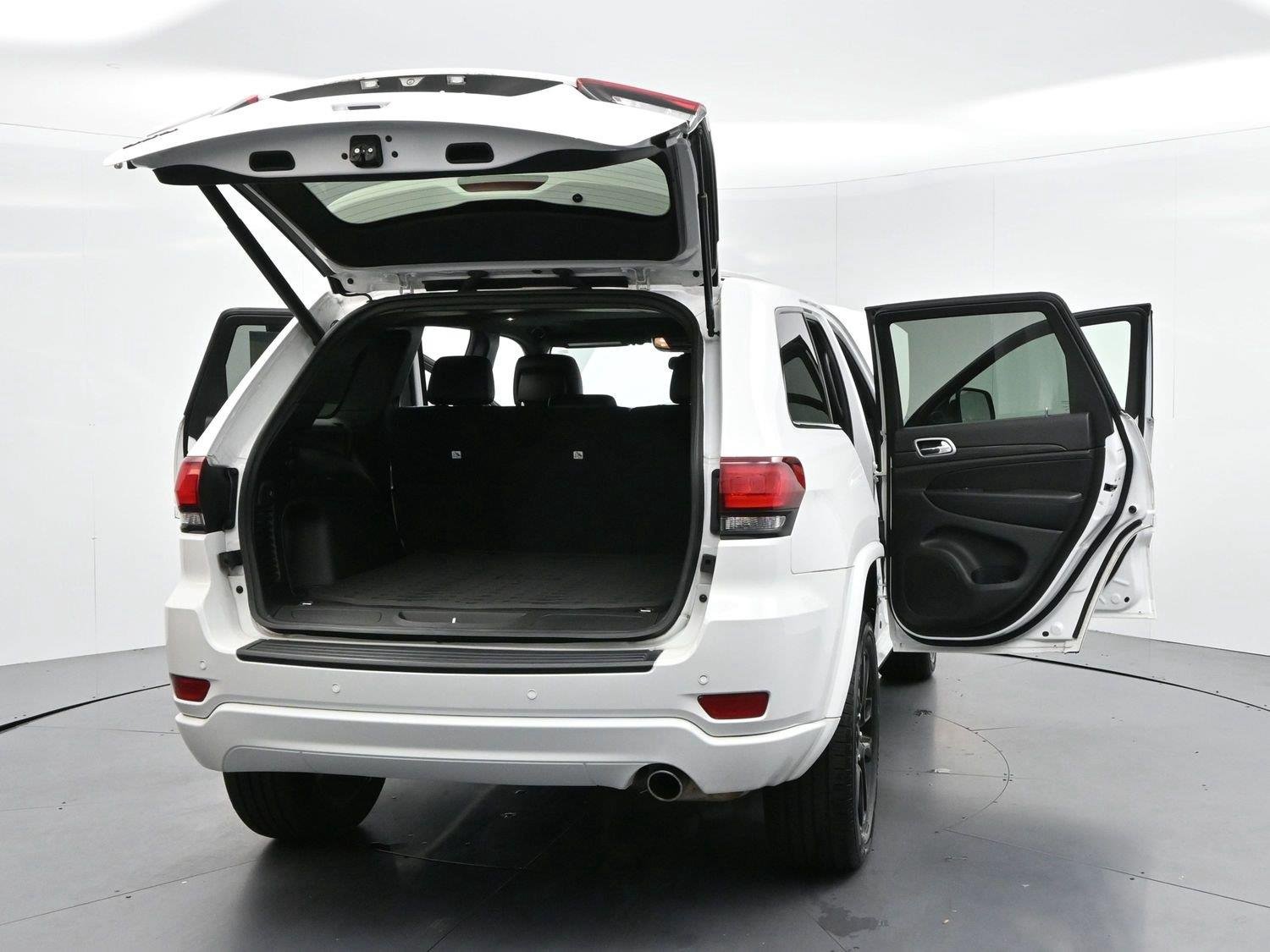 Used 2021 Bright White Clearcoat Jeep Laredo X image 45