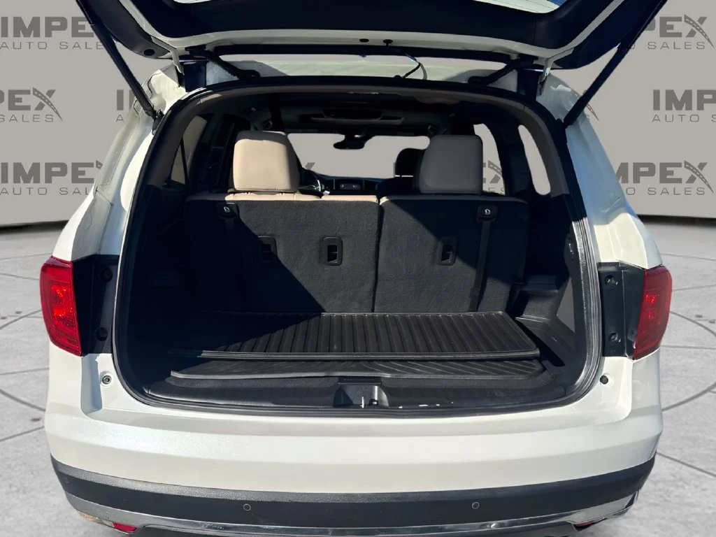 Used 2017  Honda Touring image 25
