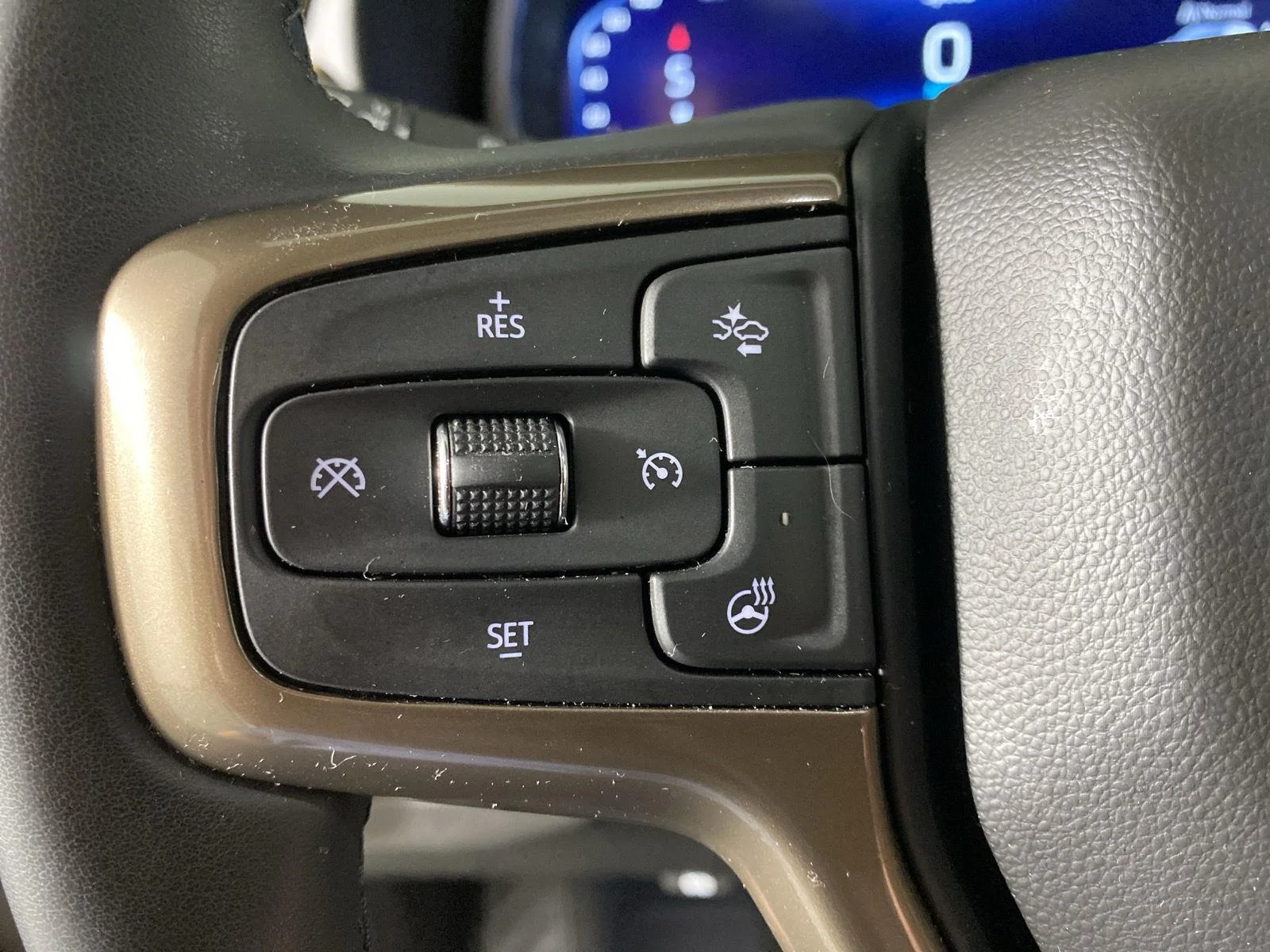 Used 2023 IRIDESCENT PEARL TRICOAT Chevrolet High Country image 16
