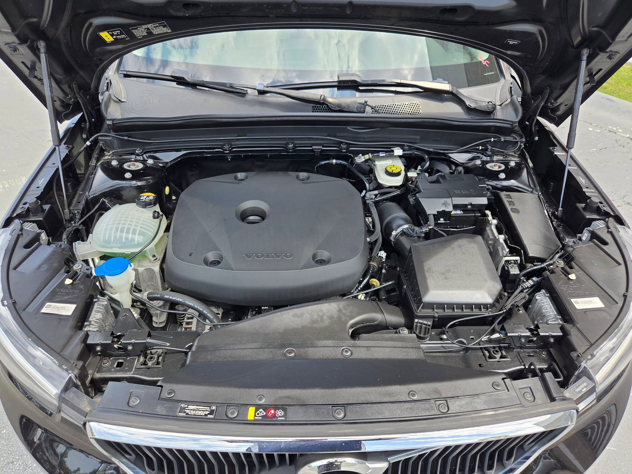 Used 2022 Denim Blue Metallic Volvo Momentum image 19