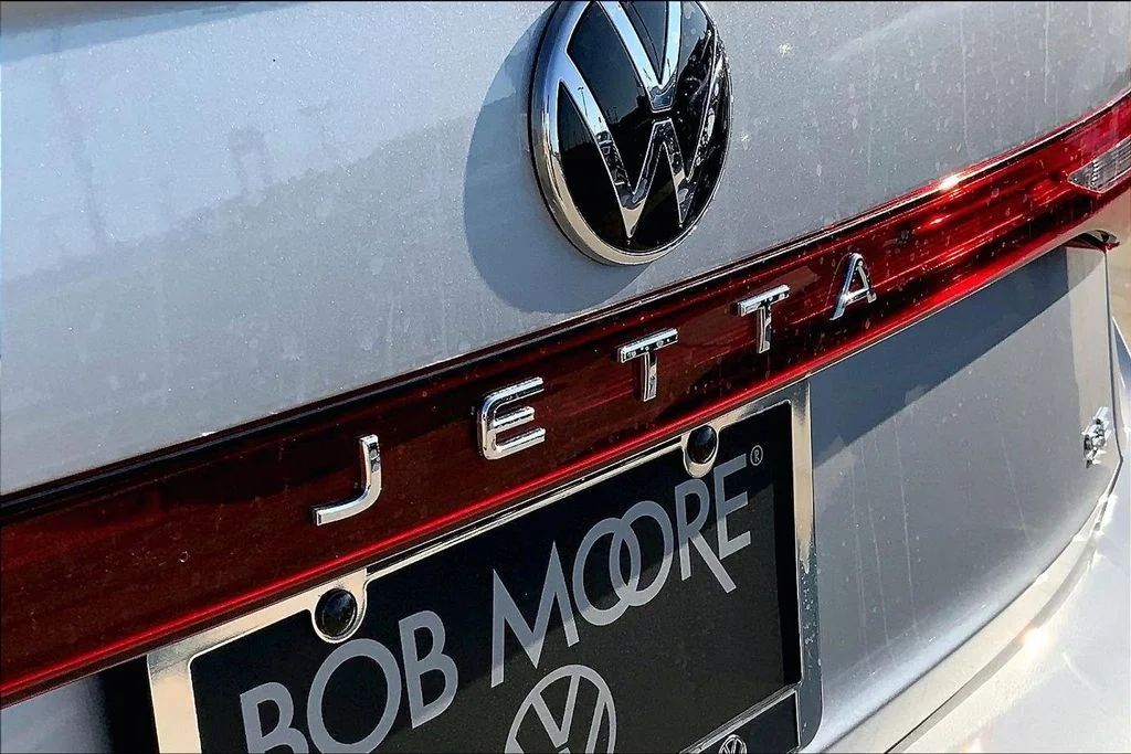 New 2027 Pyrite Silver Metallic Volkswagen 1.5T SE image 9