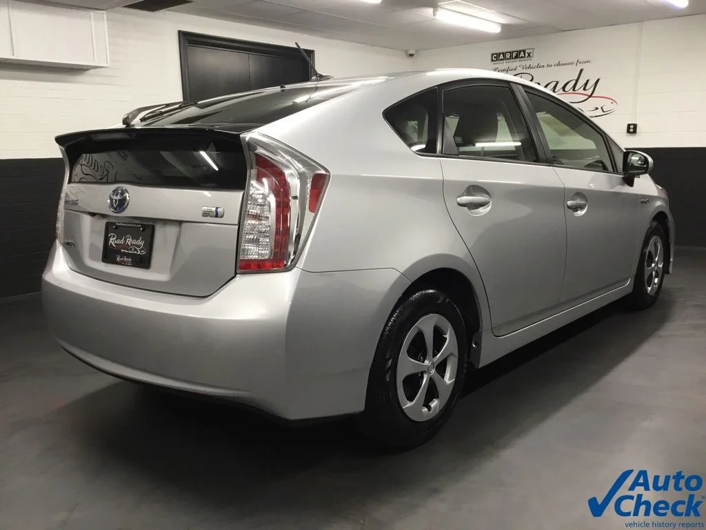 Used 2015 Silver Toyota Three image 10