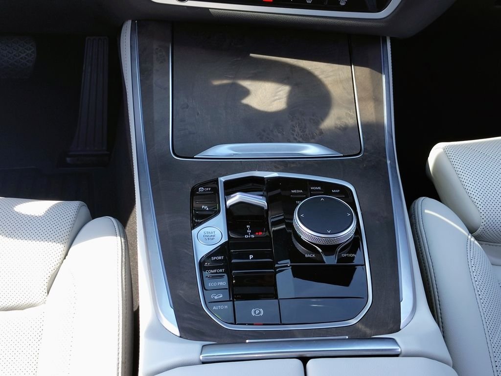 Used 2026 Black BMW xDrive40i image 41