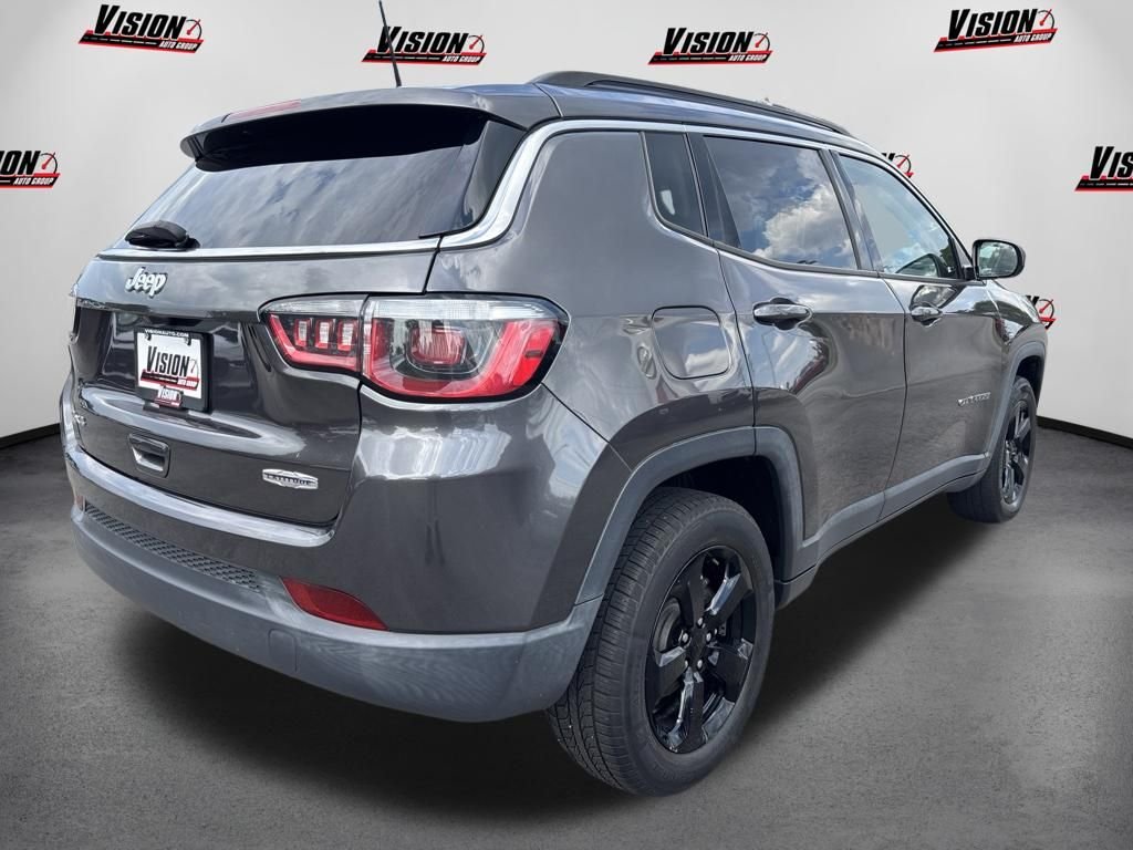 Used 2017 Gray Jeep Latitude image 5