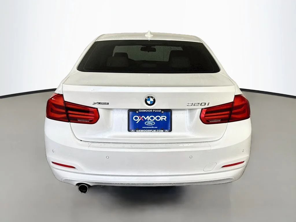Used 2018 Mineral White Metallic BMW 320i xDrive image 6