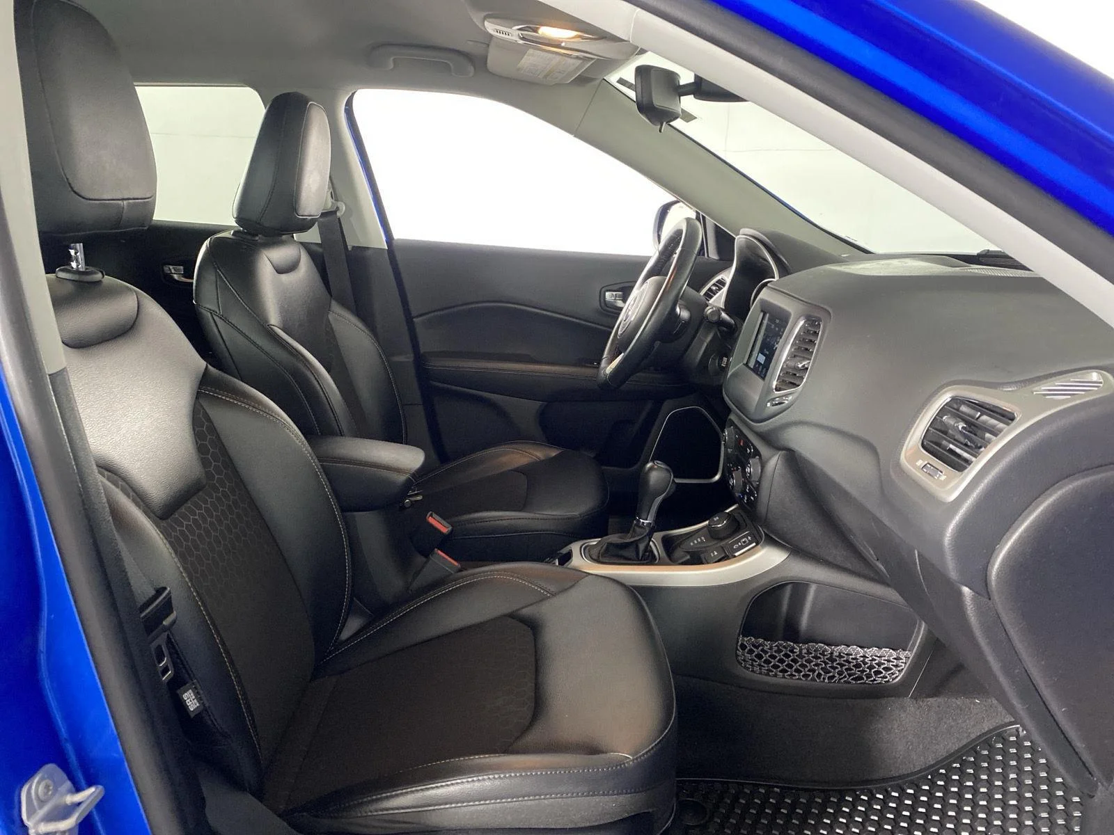 Used 2020 Laser Blue Pearlcoat Jeep Latitude image 25