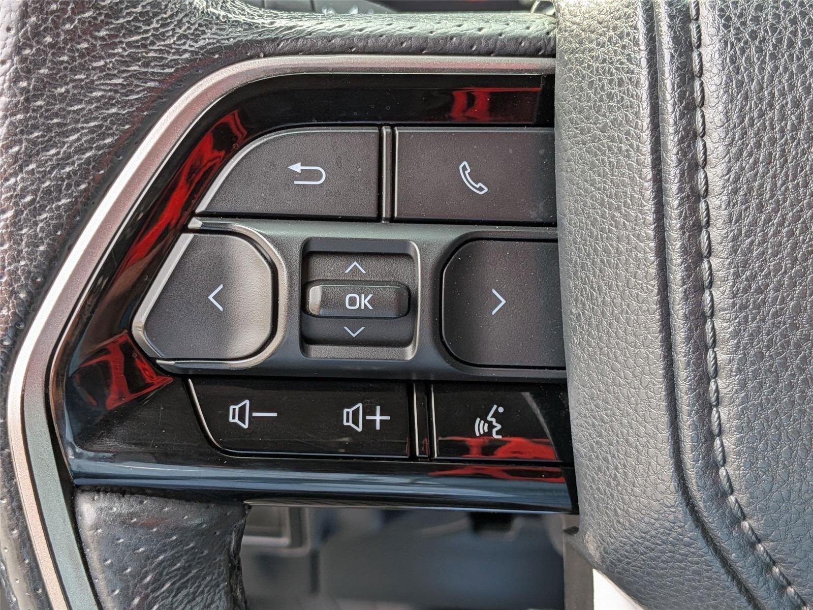 Used 2022 Midnight Black Metallic Toyota SR5 image 15