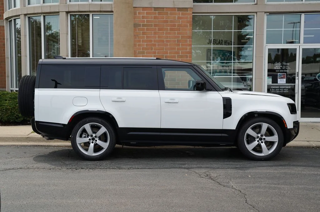 New 2026 Fuji White Land Rover X-Dynamic SE image 7