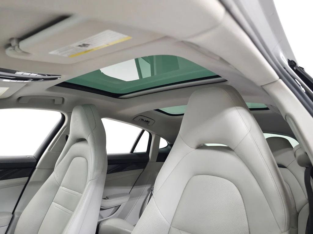 Used 2022  Porsche 4S image 19