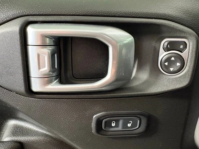 Used 2024 White Jeep Rubicon image 23
