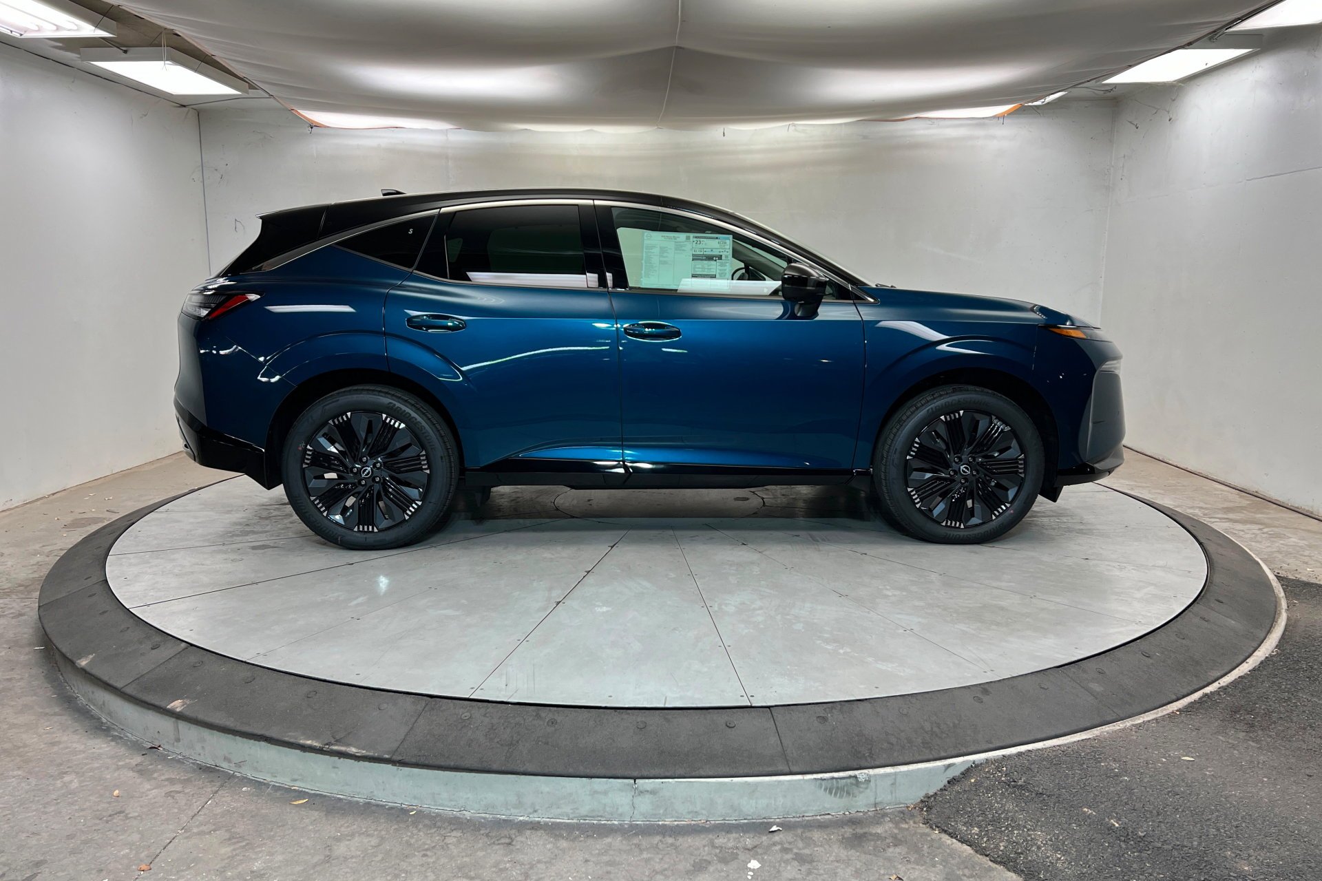 New 2026 Aurora Blue Pearl Metallic / Super Black Two-tone Nissan Platinum image 7