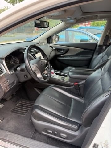 Used 2018 White Nissan Platinum image 3