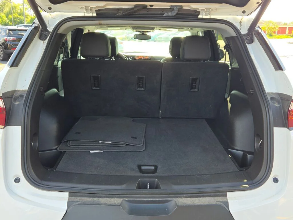 Used 2022 White Chevrolet LT image 16