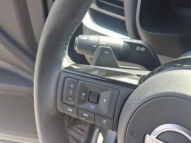Used 2023 Gray Nissan Platinum image 22