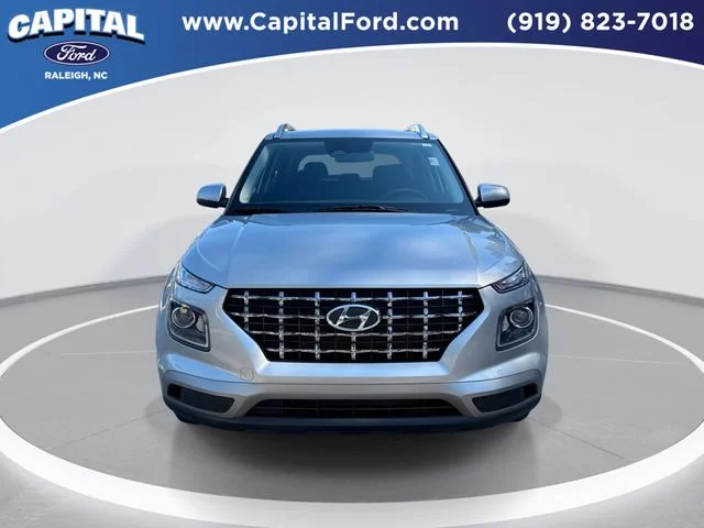 Used 2025 Silver Hyundai SEL image 3